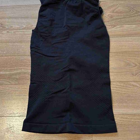 Black Shapeweartop Size Medium - Picture 4 of 4